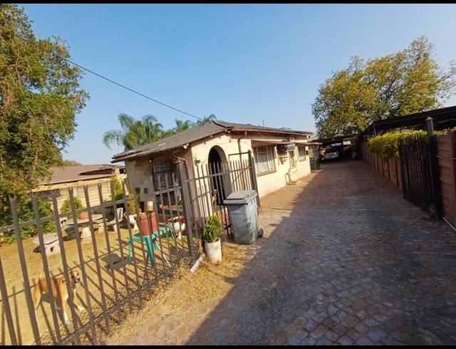 5 BEDROOM HOUSE FOR SALE IN CLAREMONT